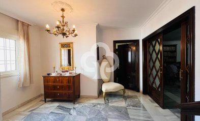 Resale - Chalet -
Fuengirola - Centro