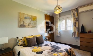 Resale - Chalet -
Fuengirola - Centro