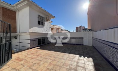 Resale - Chalet -
Fuengirola - Centro
