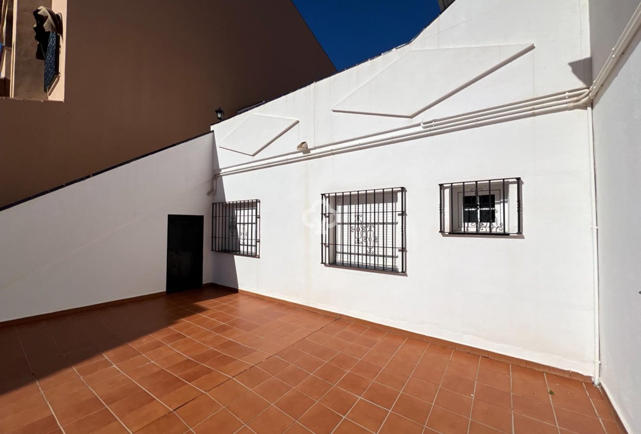 Resale - Chalet -
Fuengirola - Centro