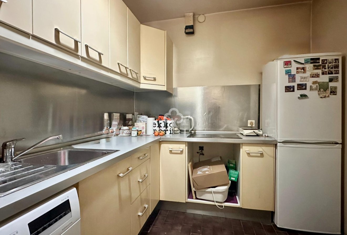 Wiederverkauf - Apartamento -
Torremolinos - Centro