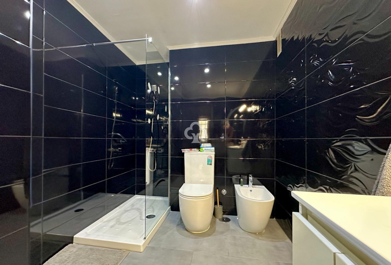 Wiederverkauf - Apartamento -
Torremolinos - Centro