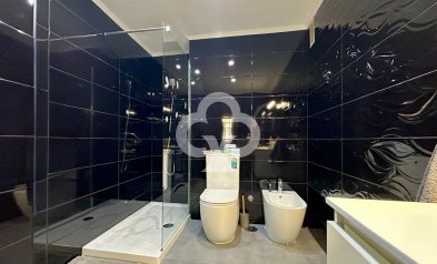 Wiederverkauf - Apartamento -
Torremolinos - Centro