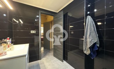 Wiederverkauf - Apartamento -
Torremolinos - Centro