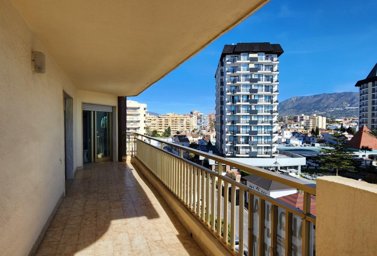 Alquiler a largo plazo - Apartamento -
Fuengirola - 1ª Línea de playa