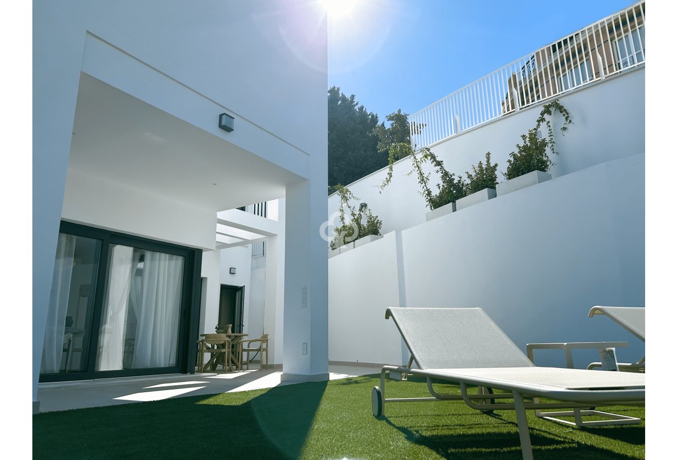 Uudiskohde - Adosados -
Málaga - 29003, Calle Apamares, 1