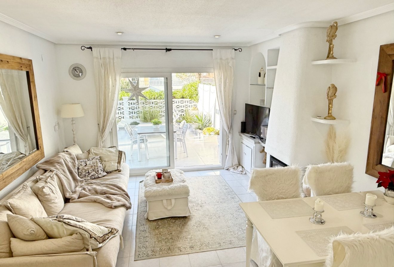 Reventa - Chalet -
Guardamar del Segura - Urbanizaciones