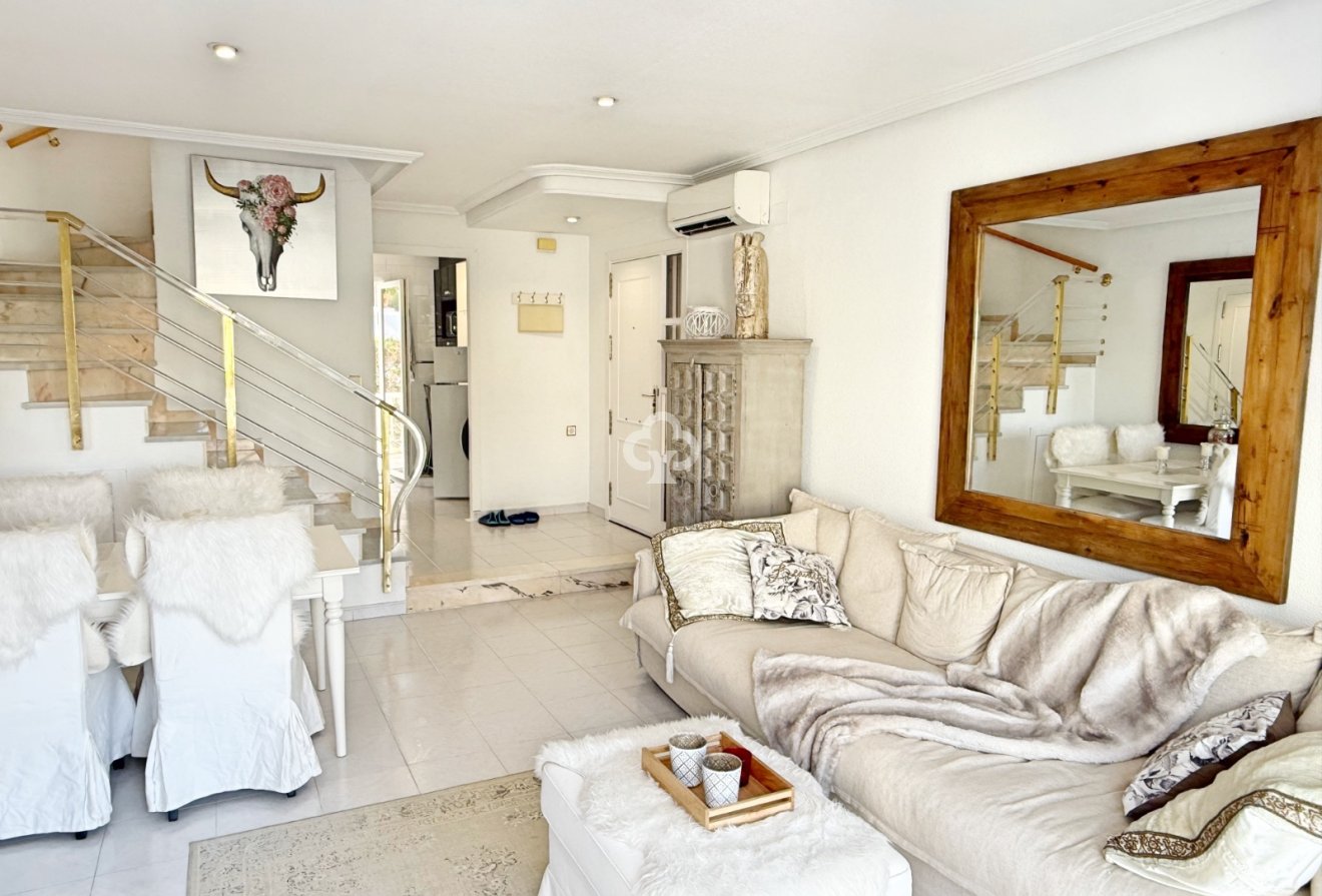 Reventa - Chalet -
Guardamar del Segura - Urbanizaciones