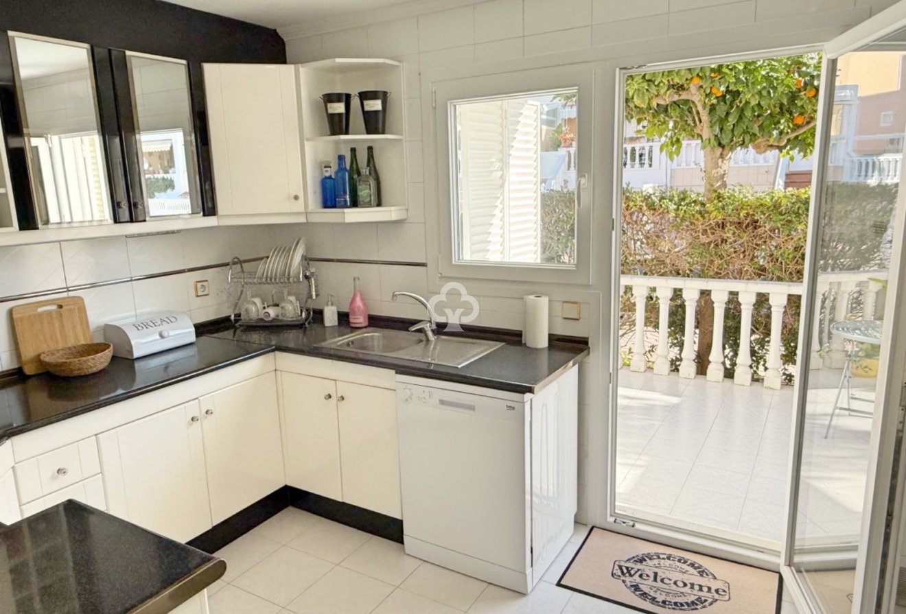 Reventa - Chalet -
Guardamar del Segura - Urbanizaciones