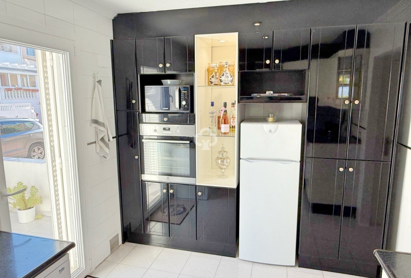 Reventa - Chalet -
Guardamar del Segura - Urbanizaciones