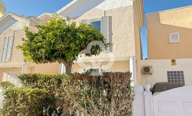 Reventa - Chalet -
Guardamar del Segura - Urbanizaciones