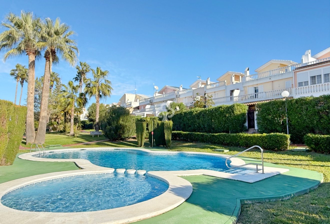 Reventa - Chalet -
Guardamar del Segura - Urbanizaciones