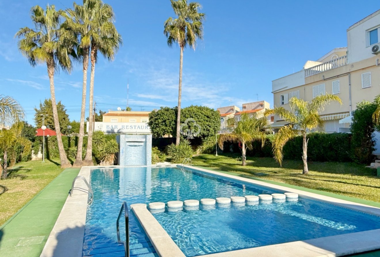 Reventa - Chalet -
Guardamar del Segura - Urbanizaciones