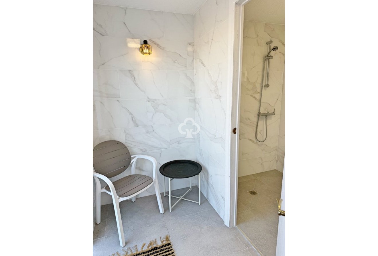 Reventa - Chalet -
Guardamar del Segura - Urbanizaciones