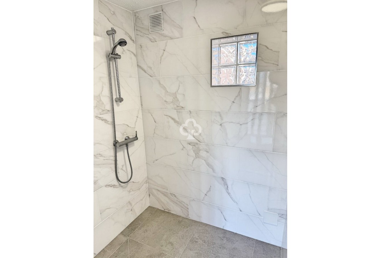 Reventa - Chalet -
Guardamar del Segura - Urbanizaciones