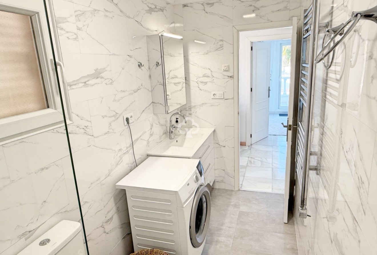 Reventa - Chalet -
Guardamar del Segura - Urbanizaciones