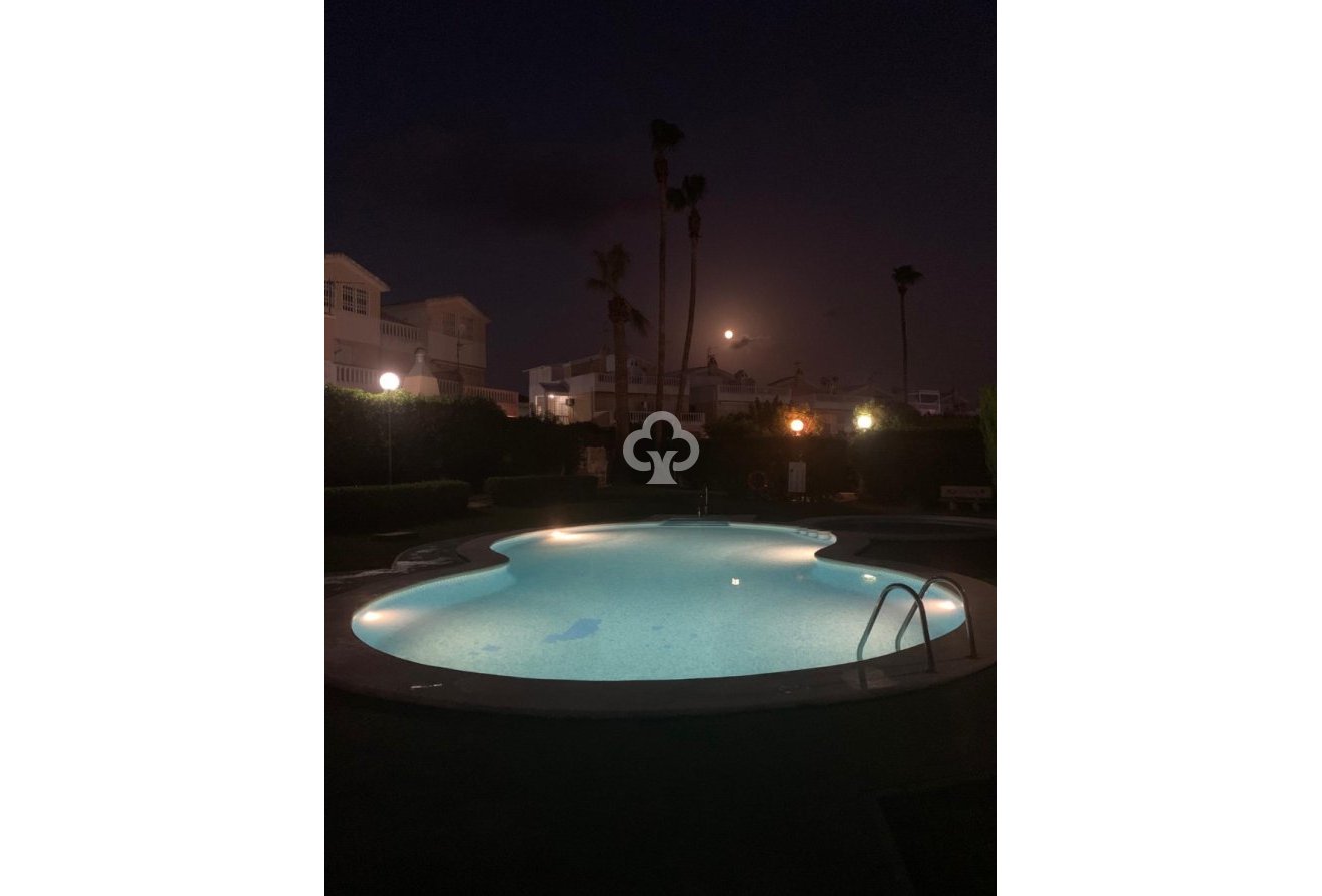 Reventa - Chalet -
Guardamar del Segura - Urbanizaciones