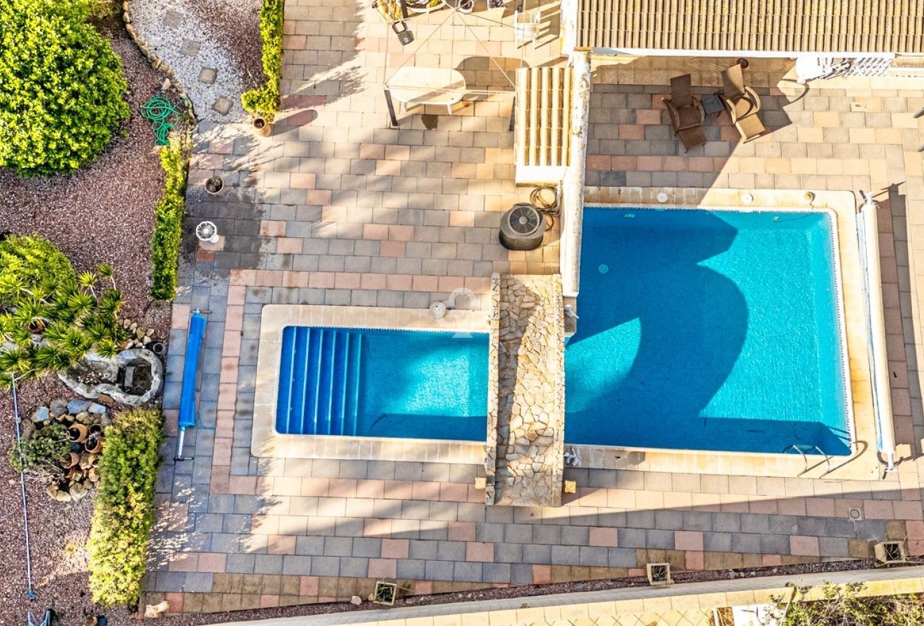 Resale - Villa -
Orihuela Costa - Villamartín