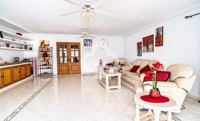 Resale - Villa -
Orihuela Costa - Villamartín