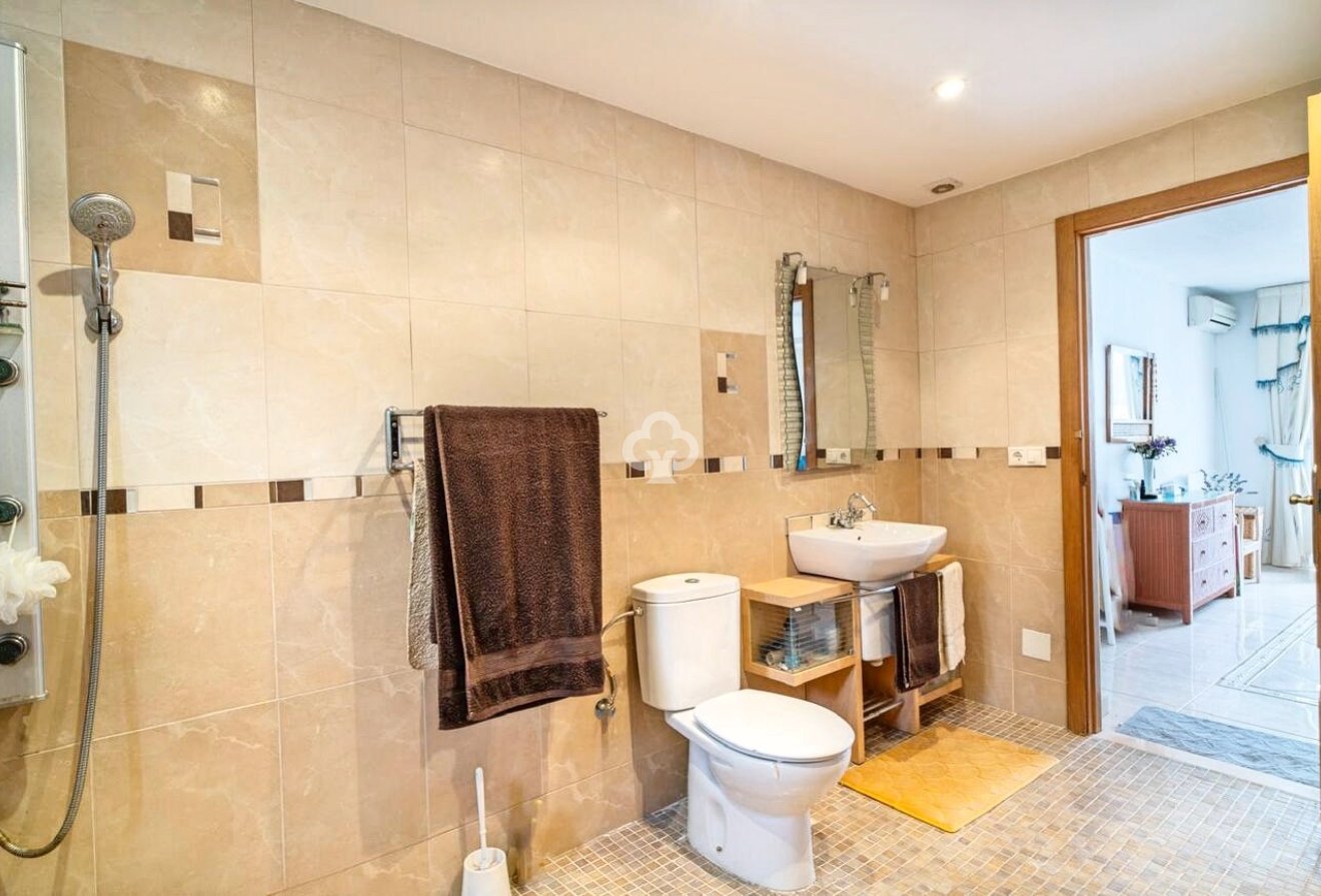 Resale - Villa -
Orihuela Costa - Villamartín