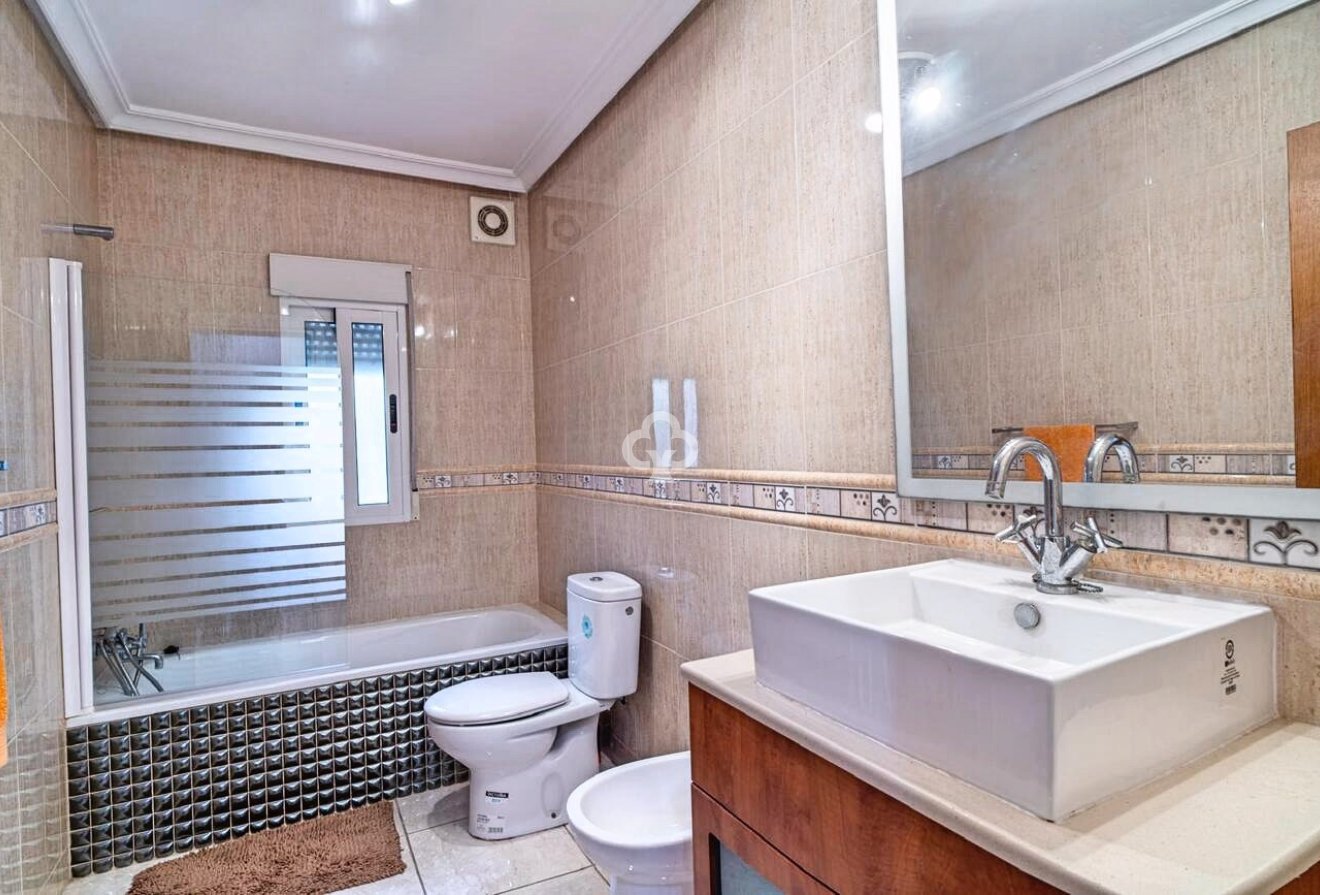 Resale - Villa -
Orihuela Costa - Villamartín