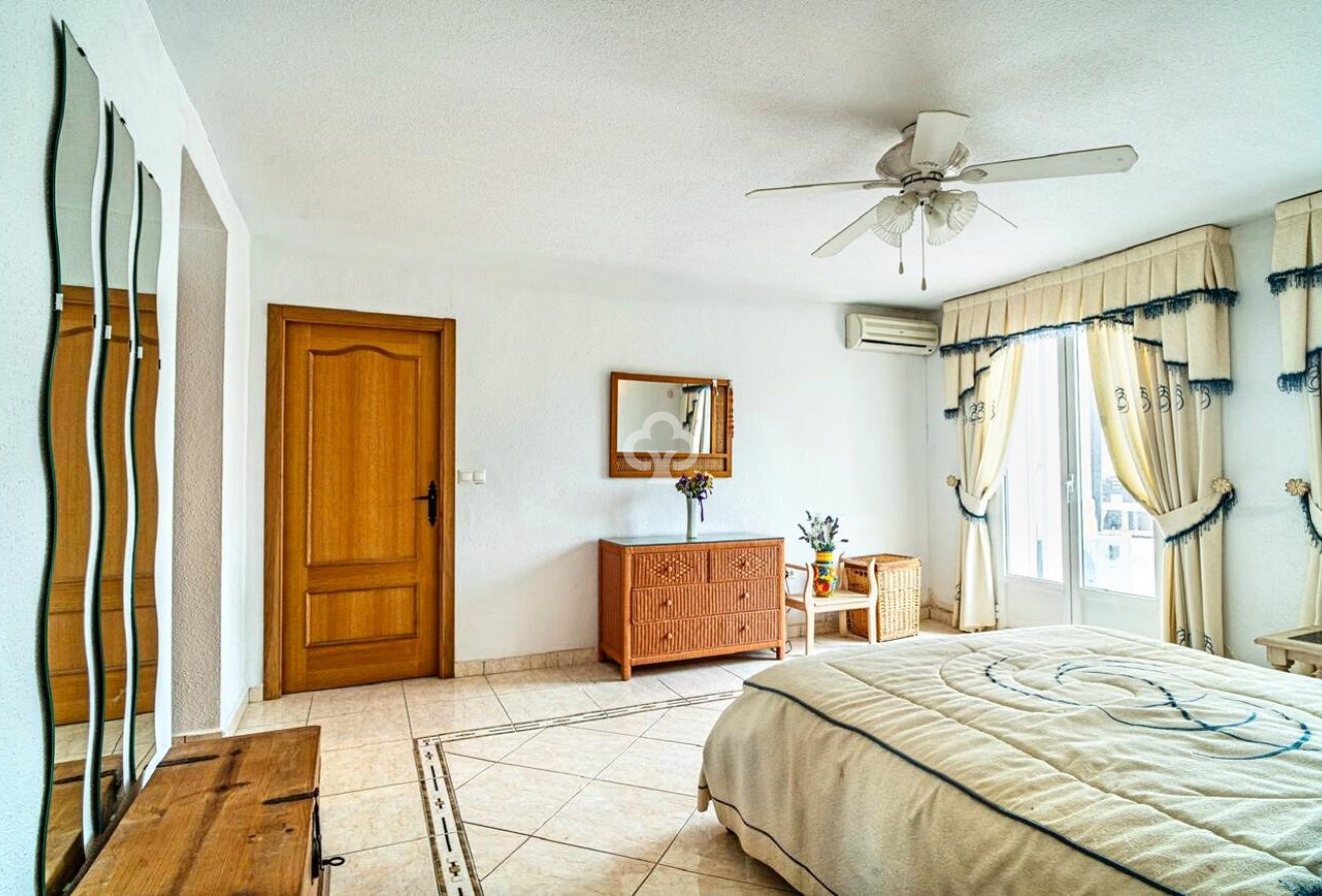 Resale - Villa -
Orihuela Costa - Villamartín