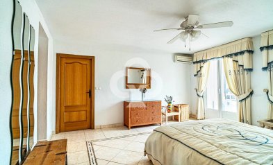 Resale - Villa -
Orihuela Costa - Villamartín