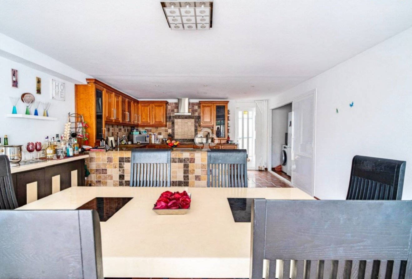 Resale - Villa -
Orihuela Costa - Villamartín