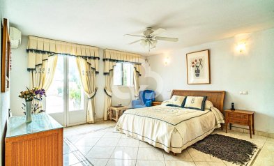 Resale - Villa -
Orihuela Costa - Villamartín