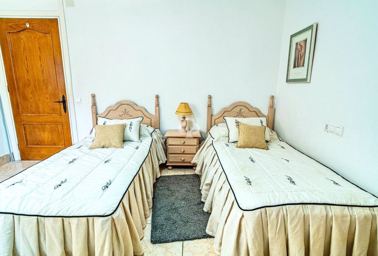 Resale - Villa -
Orihuela Costa - Villamartín