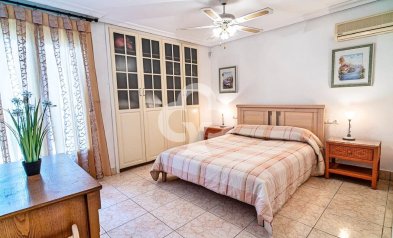 Resale - Villa -
Orihuela Costa - Villamartín