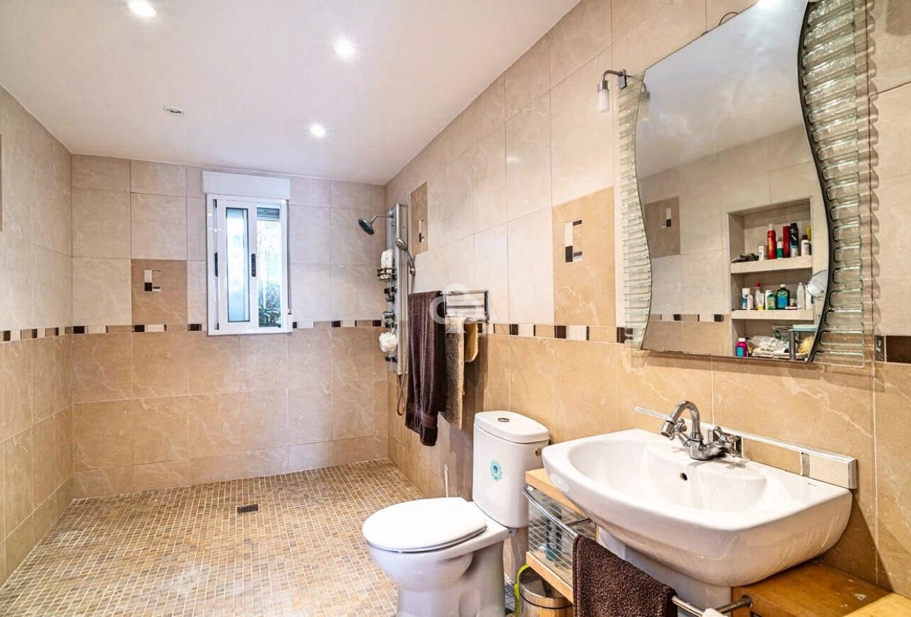 Resale - Villa -
Orihuela Costa - Villamartín