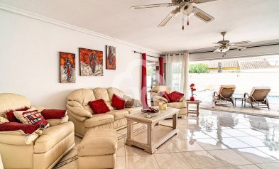 Resale - Villa -
Orihuela Costa - Villamartín