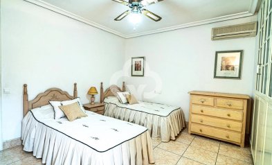 Resale - Villa -
Orihuela Costa - Villamartín