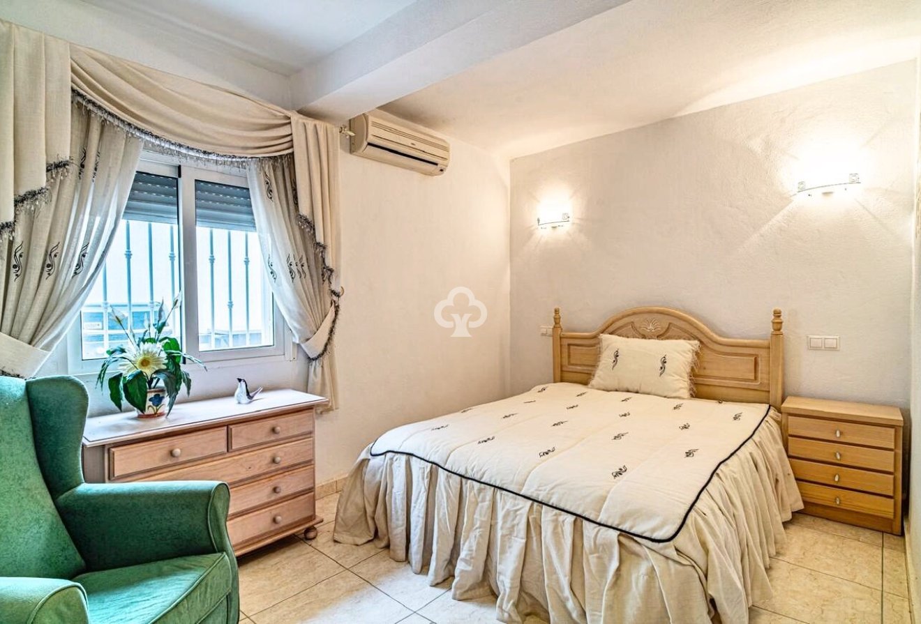 Resale - Villa -
Orihuela Costa - Villamartín