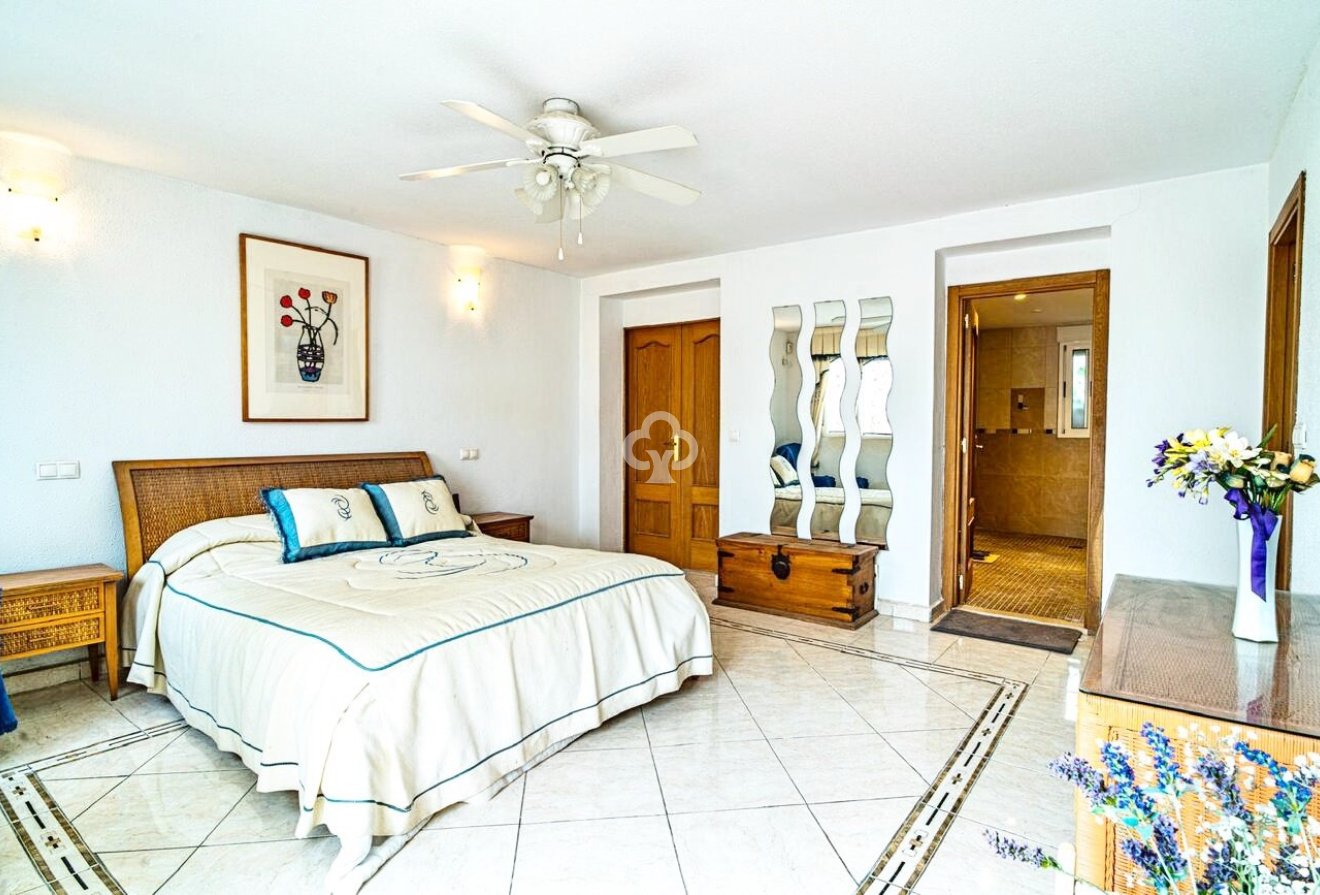 Resale - Villa -
Orihuela Costa - Villamartín