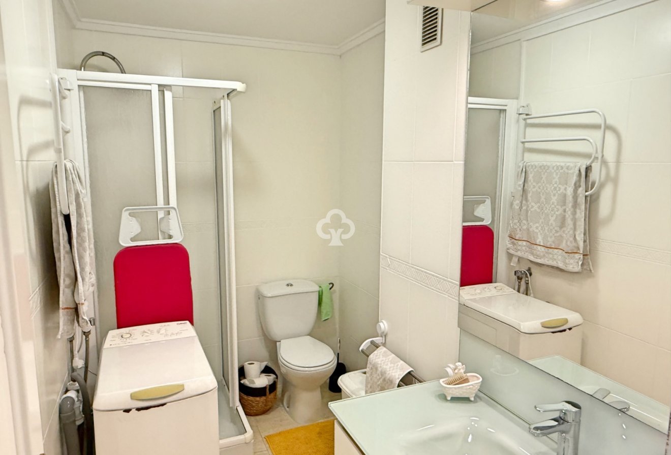 Jälleenmyynti - Kattohuoneisto -
Torrevieja - Playa de los Locos