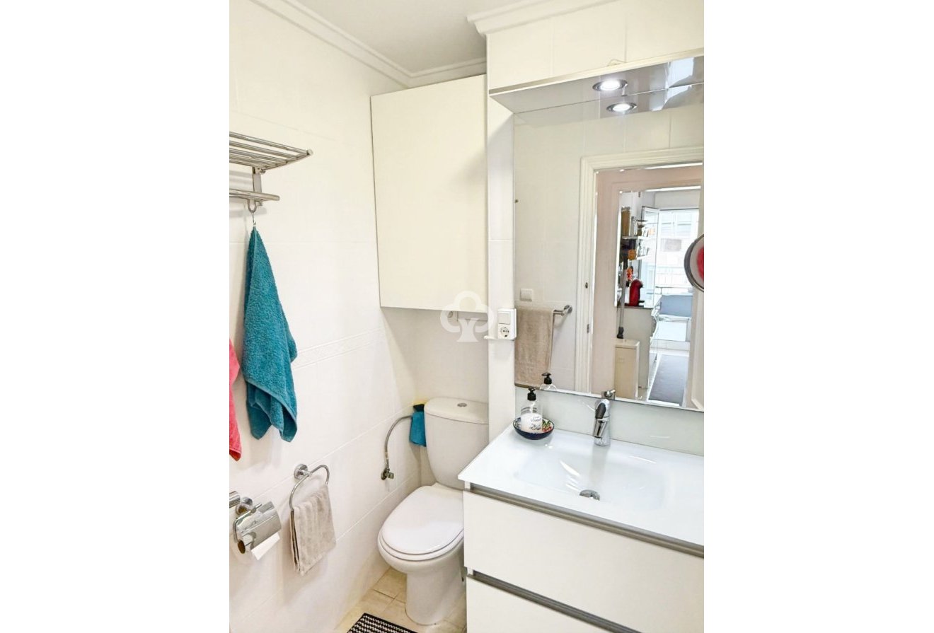 Jälleenmyynti - Kattohuoneisto -
Torrevieja - Playa de los Locos