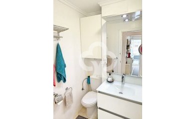 Jälleenmyynti - Kattohuoneisto -
Torrevieja - Playa de los Locos