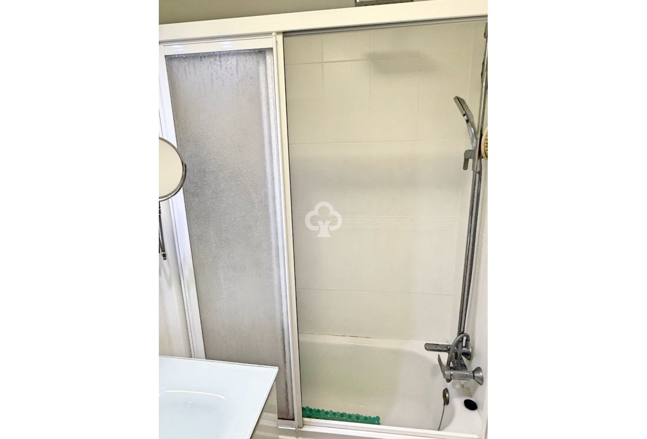 Jälleenmyynti - Kattohuoneisto -
Torrevieja - Playa de los Locos