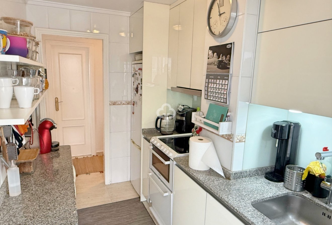 Jälleenmyynti - Kattohuoneisto -
Torrevieja - Playa de los Locos