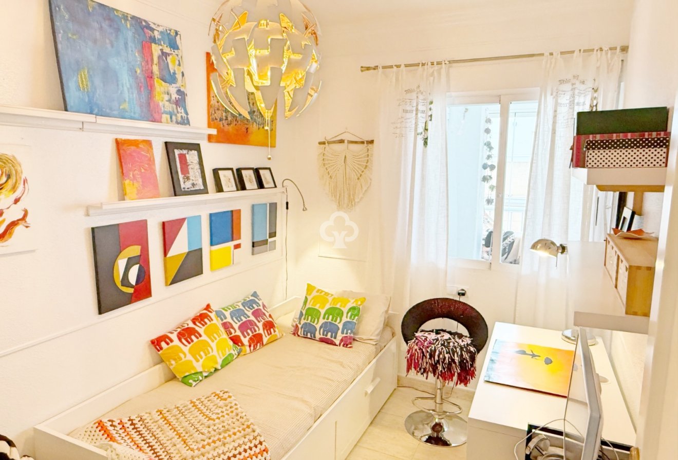 Jälleenmyynti - Kattohuoneisto -
Torrevieja - Playa de los Locos