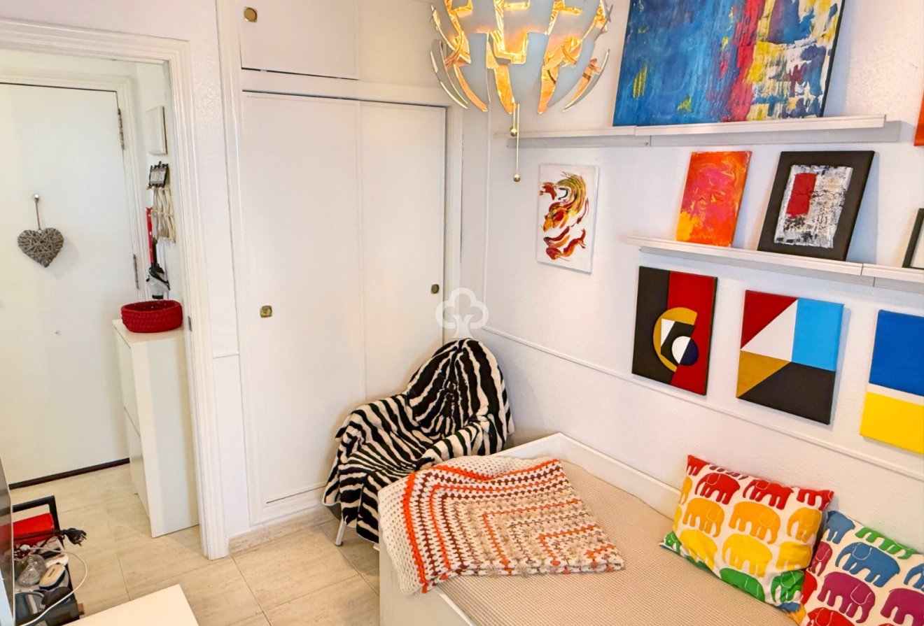 Jälleenmyynti - Kattohuoneisto -
Torrevieja - Playa de los Locos