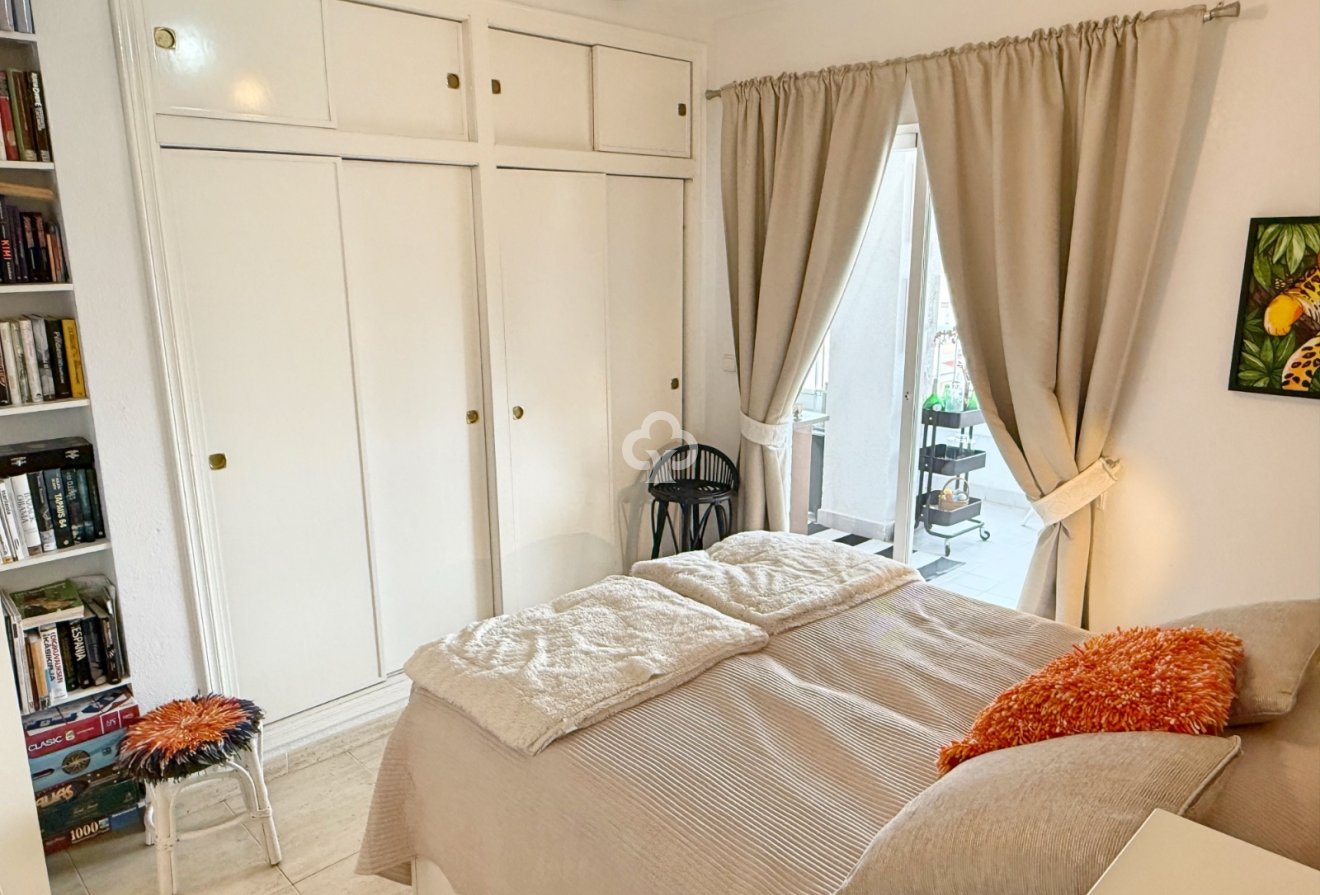 Jälleenmyynti - Kattohuoneisto -
Torrevieja - Playa de los Locos