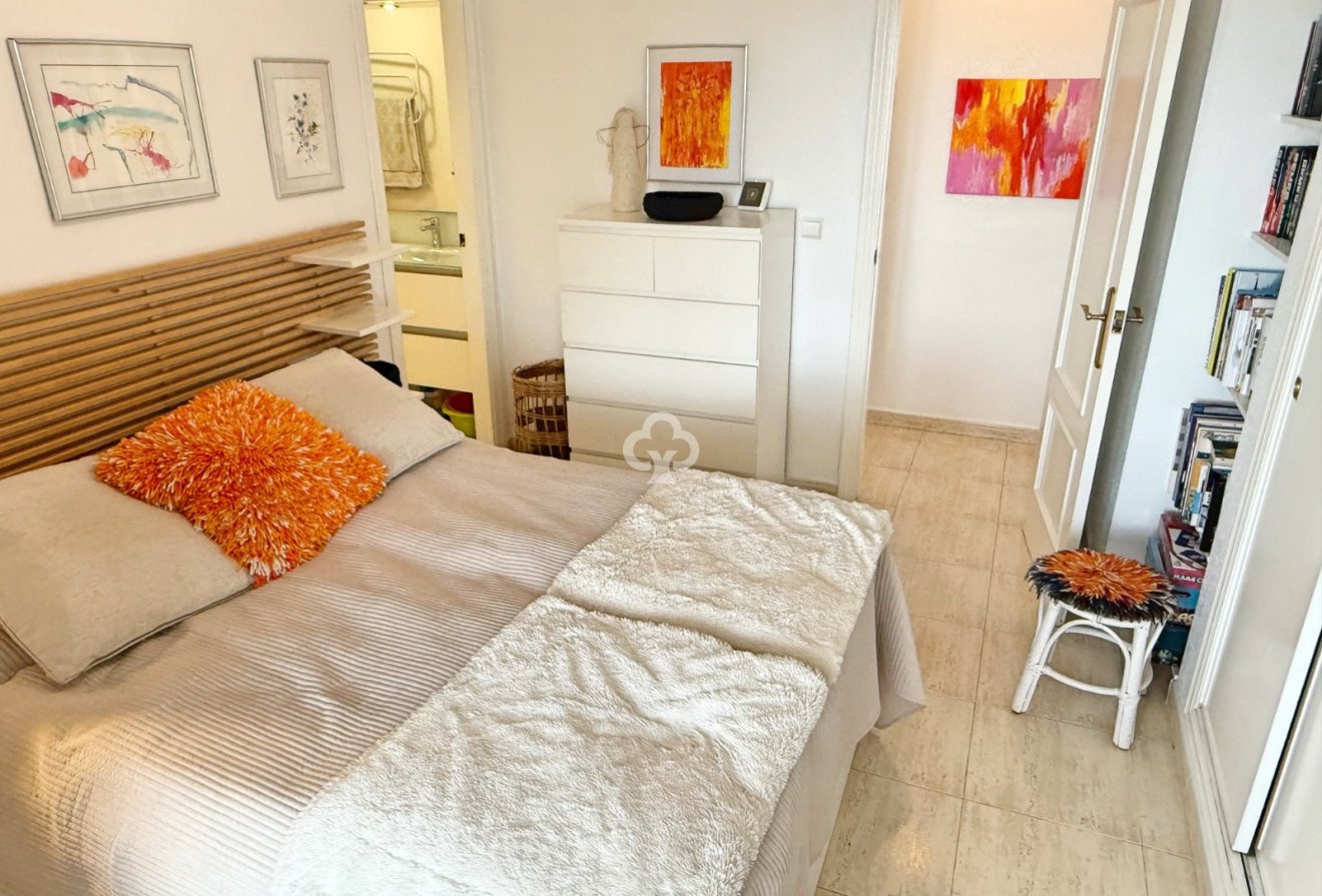 Jälleenmyynti - Kattohuoneisto -
Torrevieja - Playa de los Locos