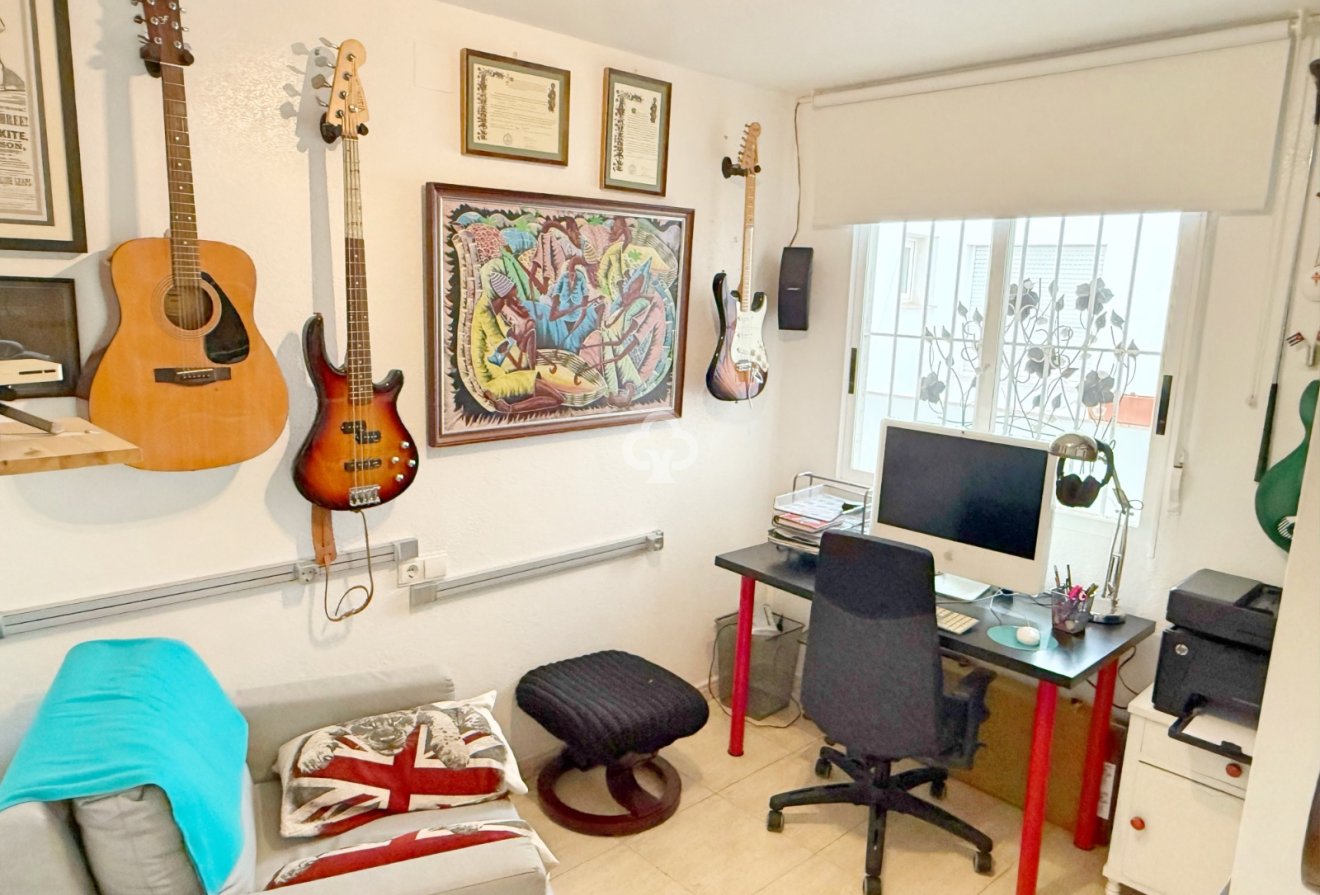 Jälleenmyynti - Kattohuoneisto -
Torrevieja - Playa de los Locos