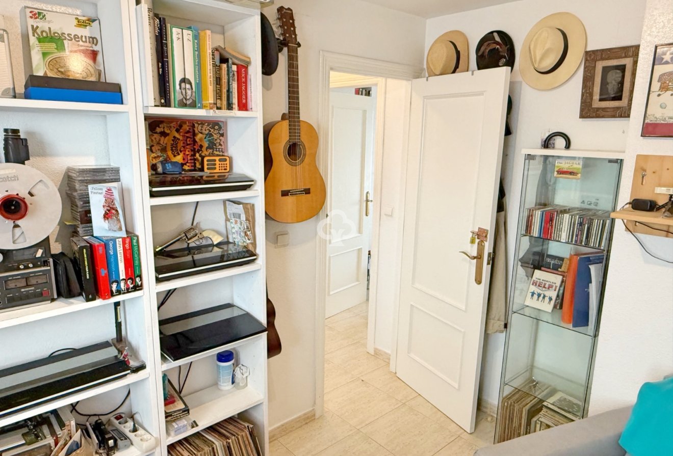 Jälleenmyynti - Kattohuoneisto -
Torrevieja - Playa de los Locos