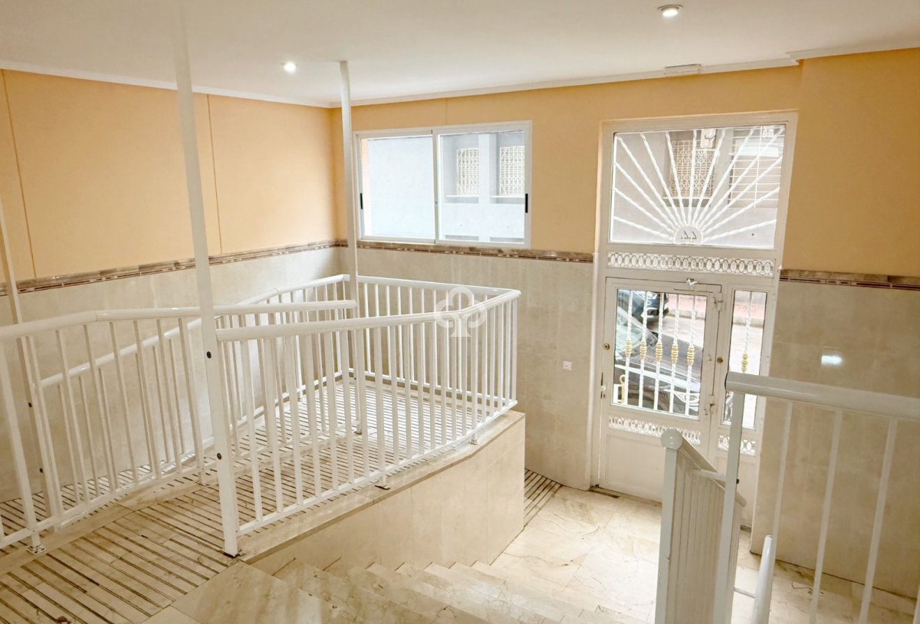 Jälleenmyynti - Kattohuoneisto -
Torrevieja - Playa de los Locos