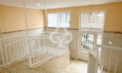 Jälleenmyynti - Kattohuoneisto -
Torrevieja - Playa de los Locos