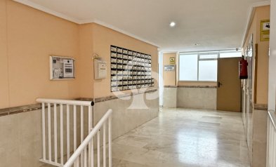 Jälleenmyynti - Kattohuoneisto -
Torrevieja - Playa de los Locos